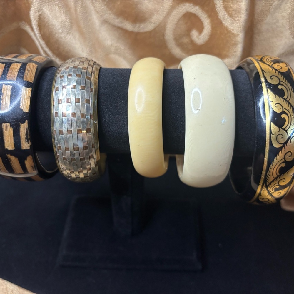 Chic Gold and Black Bracelet Collection‎